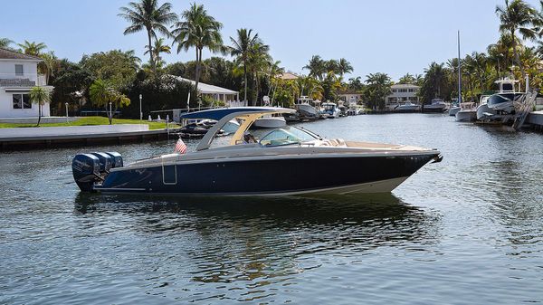 Chris-Craft Launch 35 GT