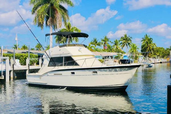 Hatteras 37 Convertible - main image