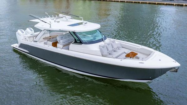 Tiara Yachts 43LS 