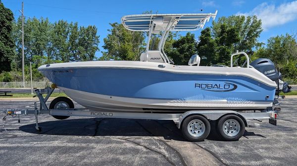 See the Robalo R202 Explorer For Sale!