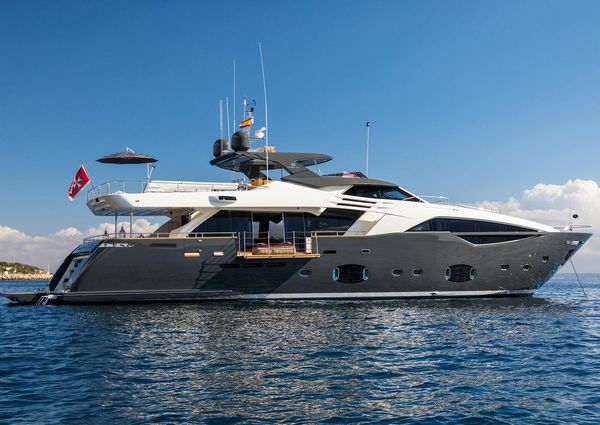 Ferretti-yachts CUSTOM-LINE image