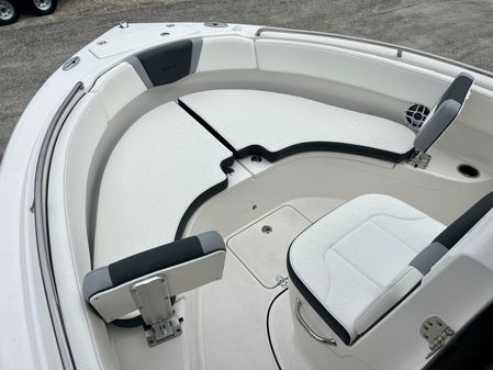 Robalo R222 image