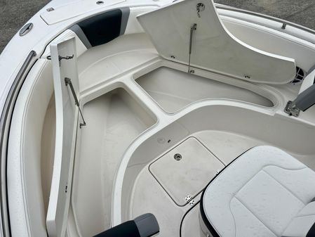 Robalo R222 image