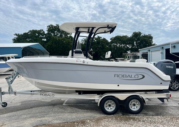 Robalo R222 image