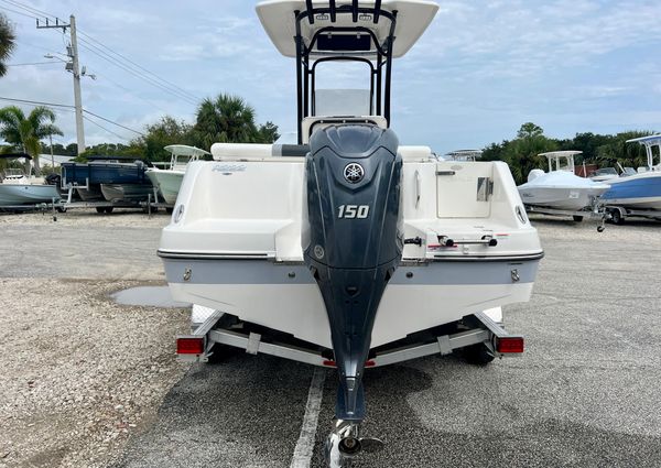 Robalo R222 image