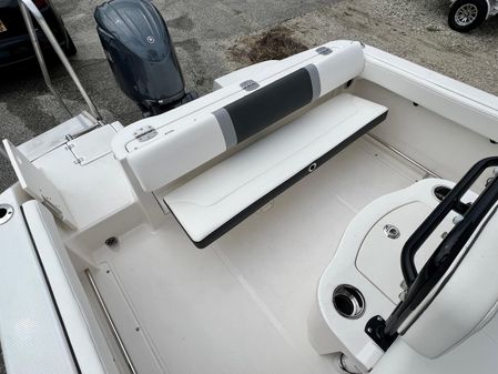 Robalo R222 image