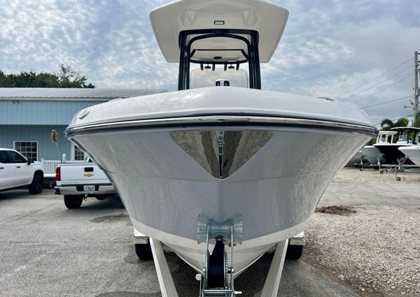 Robalo R222 image