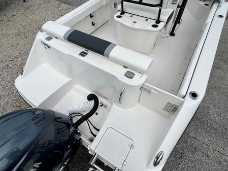 Robalo R222 image