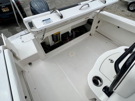 Robalo R222 image