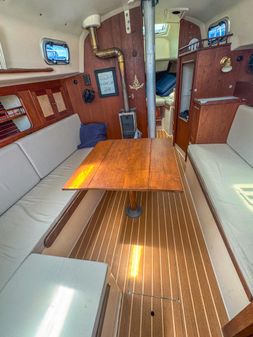 Ontario Yachts 32 image