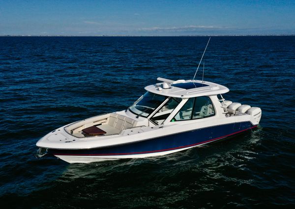 Boston Whaler 380 Realm image