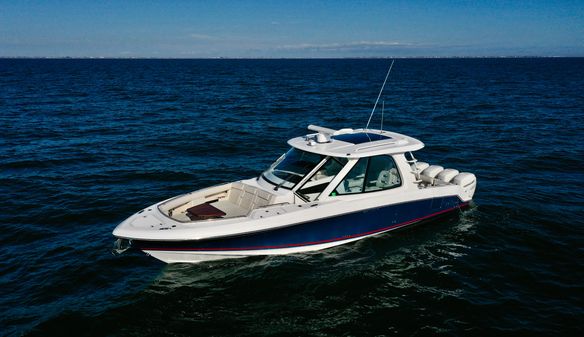 Boston Whaler 380 Realm image