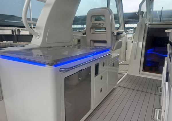 Boston Whaler 380 Realm image