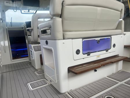 Boston Whaler 380 Realm image