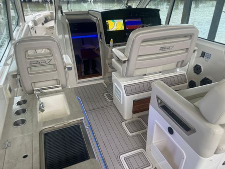 Boston Whaler 380 Realm image