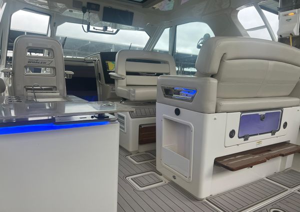 Boston Whaler 380 Realm image