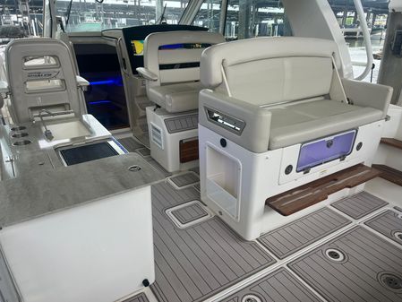 Boston Whaler 380 Realm image