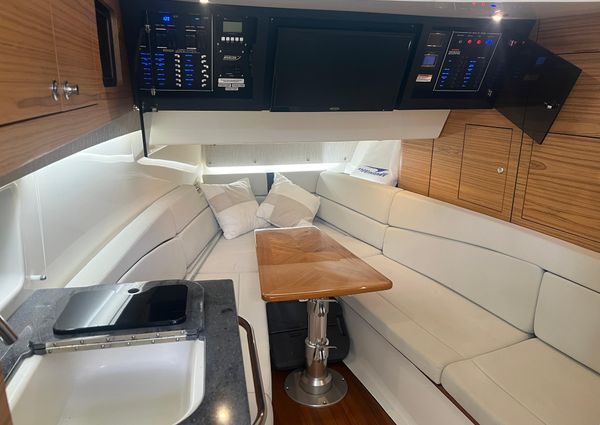 Boston Whaler 380 Realm image