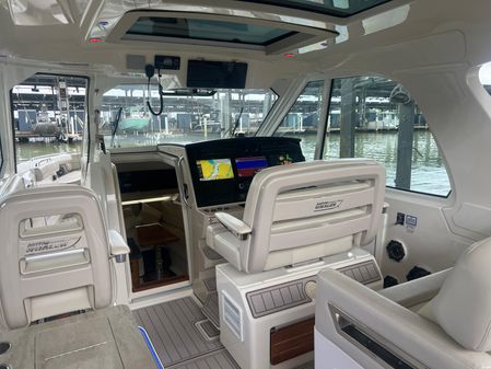 Boston Whaler 380 Realm image