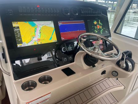 Boston Whaler 380 Realm image