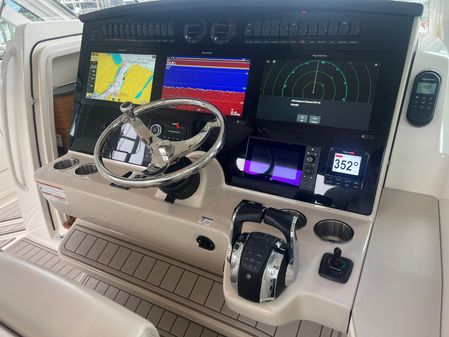 Boston Whaler 380 Realm image