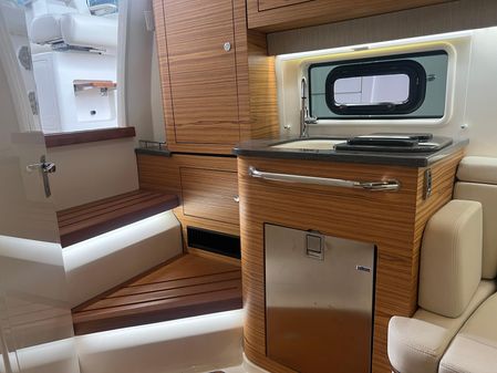 Boston Whaler 380 Realm image