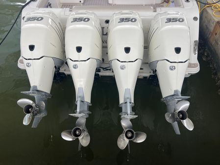 Boston Whaler 380 Realm image