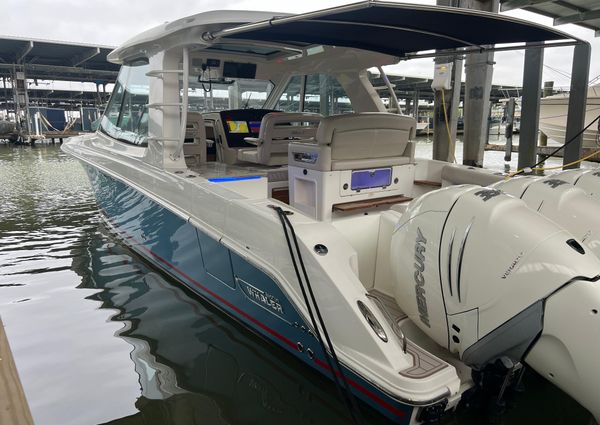 Boston Whaler 380 Realm image