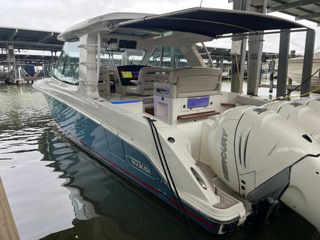 Boston Whaler 380 Realm image