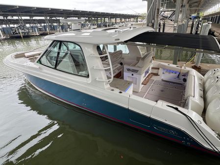 Boston Whaler 380 Realm image