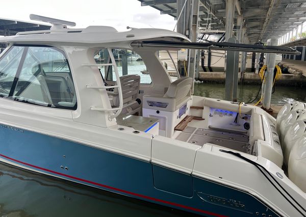 Boston Whaler 380 Realm image