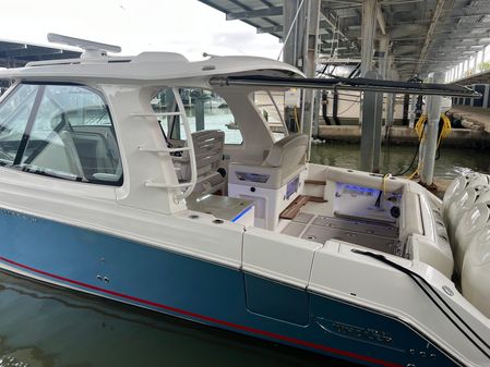 Boston Whaler 380 Realm image