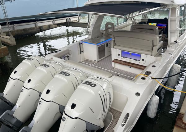 Boston Whaler 380 Realm image