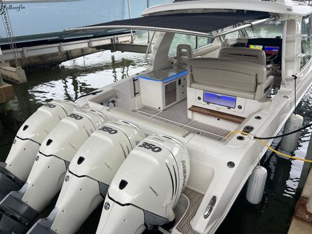 Boston Whaler 380 Realm image