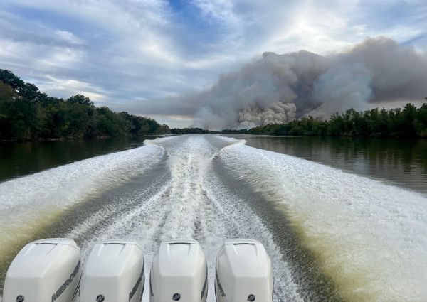 Boston Whaler 380 Realm image