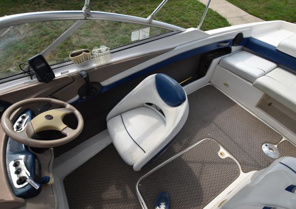 Bayliner 225 image