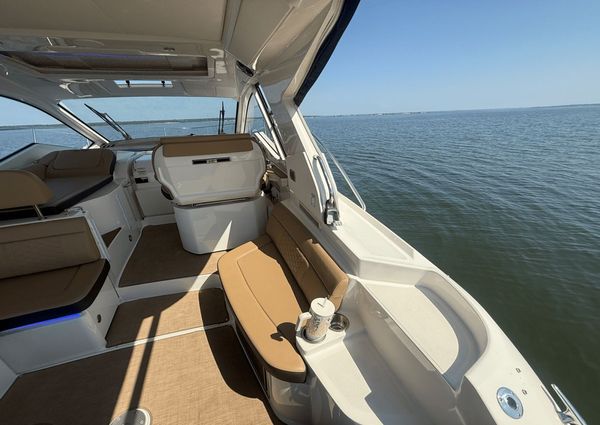 Sea Ray 350 Sundancer Coupe image