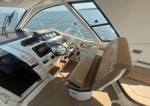 Sea Ray 350 Sundancer Coupe image