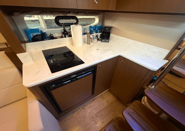 Sea Ray 350 Sundancer Coupe image