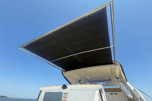 Sea Ray 350 Sundancer Coupe image