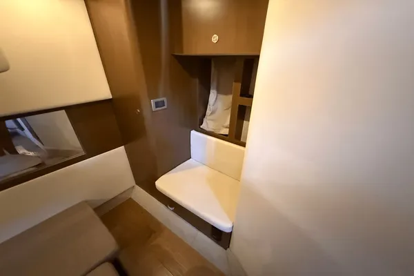 Sea Ray Sundancer 350 Coupe image