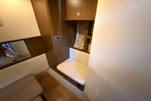 Sea Ray 350 Sundancer Coupe image