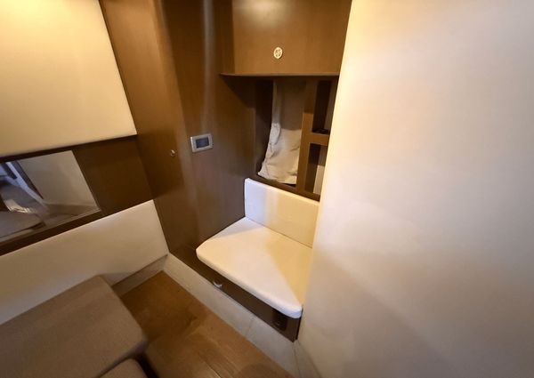 Sea Ray 350 Sundancer Coupe image