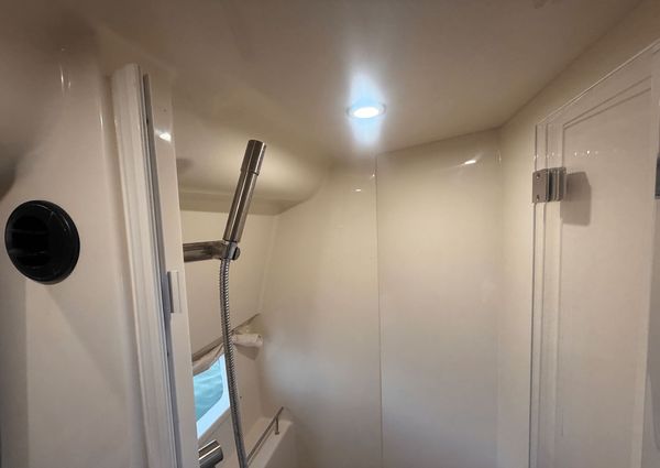 Sea Ray 350 Sundancer Coupe image