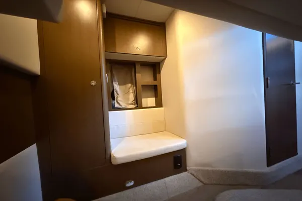 Sea Ray Sundancer 350 Coupe image