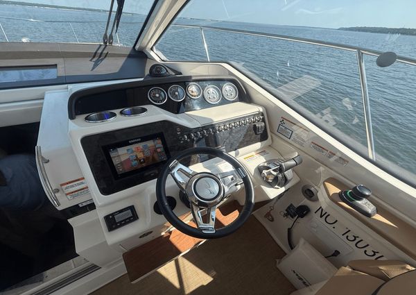 Sea Ray 350 Sundancer Coupe image