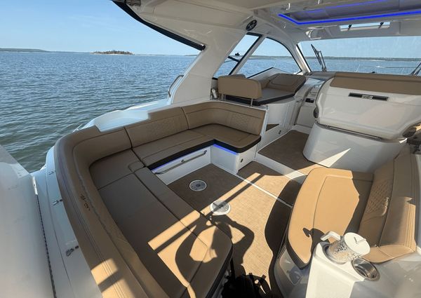 Sea Ray 350 Sundancer Coupe image