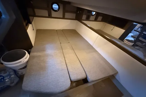 Sea Ray Sundancer 350 Coupe image