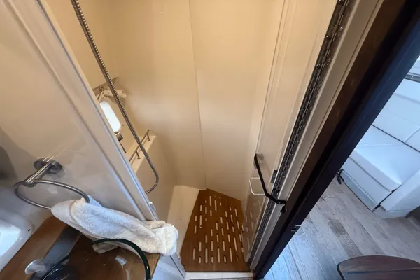 Sea Ray Sundancer 350 Coupe image