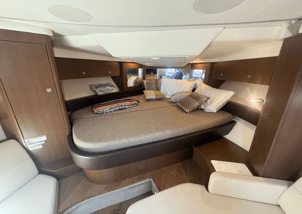 Sea Ray 350 Sundancer Coupe image